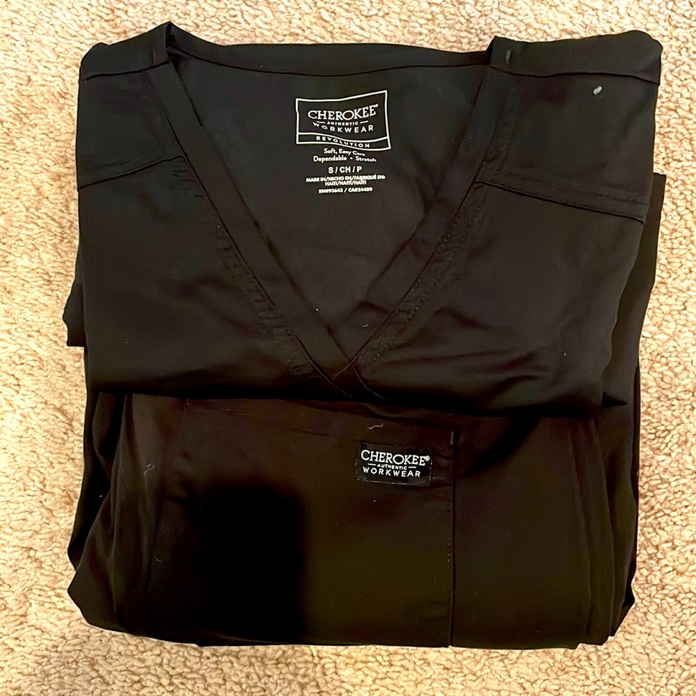 Cherokee women’s scrub set. Black. Size small.